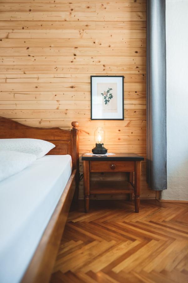 ログ・ポット・マンガルトン Gorska Roza Bed & Breakfast エクステリア 写真